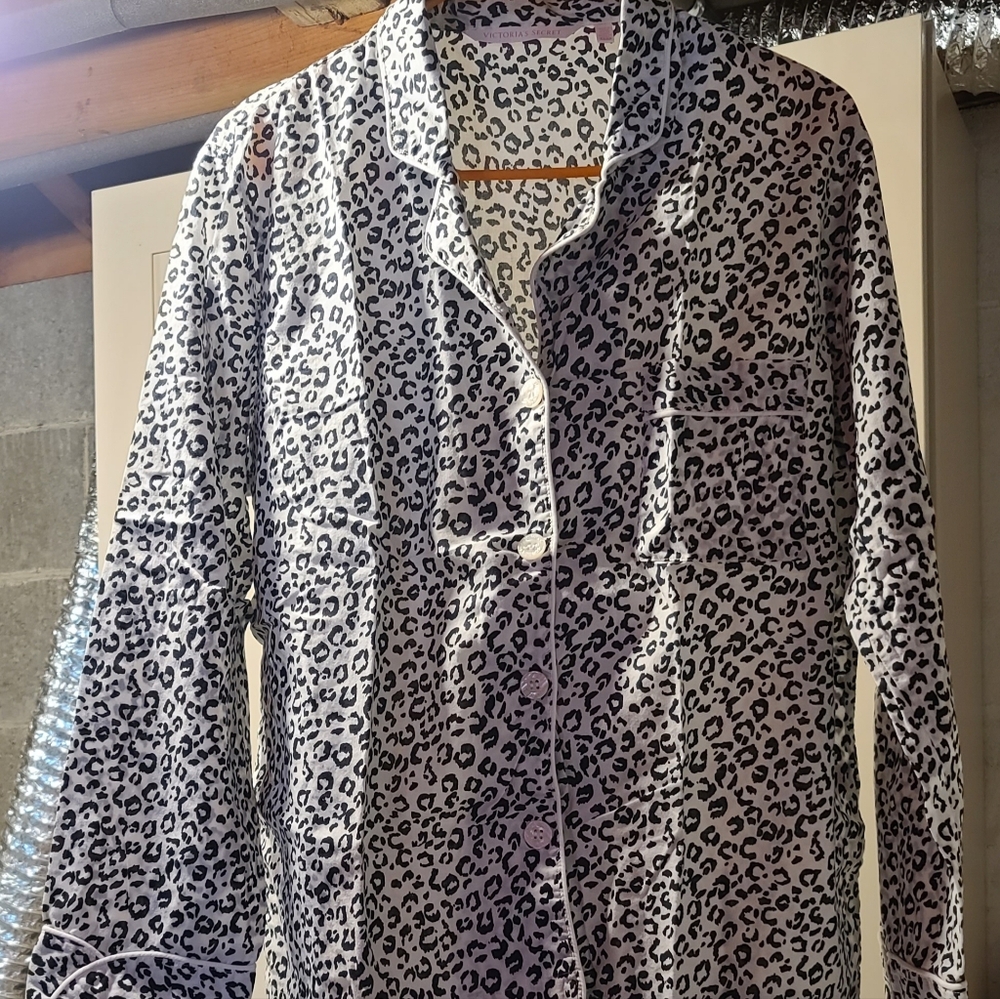 VICTORIAS SECRET Leopard Print Pajama Short Set.